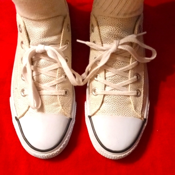 Airwalk women's size 8.5 iridescent sneakers. - Picture 9 of 11